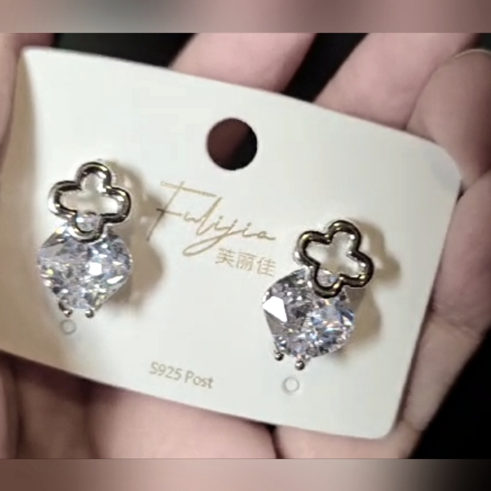 Beautiful Studs w/Zirconia